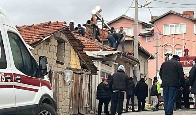 Tavşanlı'da tek katlı evde yangın