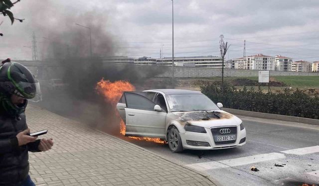 Tekirdağ'da korku dolu anlar: Otomobil bir anda alev topuna döndü