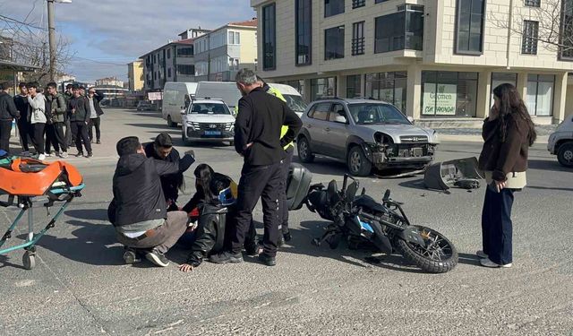 Tekirdağ'da otomobil ile motosikletin kaza anı kamerada