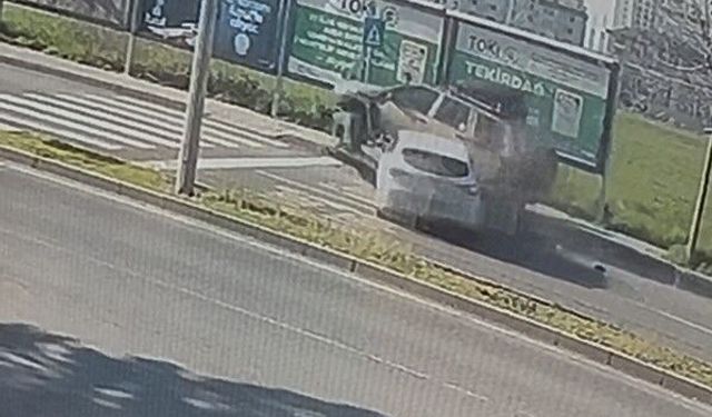 Tekirdağ'da otomobilin park halindeki cipe çarptığı kaza kamerada