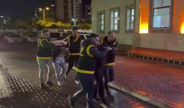 Trafikte bıçakla dehşet yaşatan baba-oğula 363 bin TL ceza