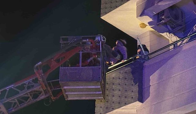 Yangın çıkan apartmanda can pazarı: 30 kişiyi itfaiye kurtardı