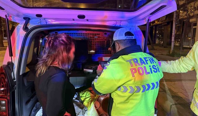 Yasal sınırın üstünde alkollü çıkan aday sürücünün ehliyeti iptal edildi, 'Beni çekmeyin avukatım' diyerek kendini savundu