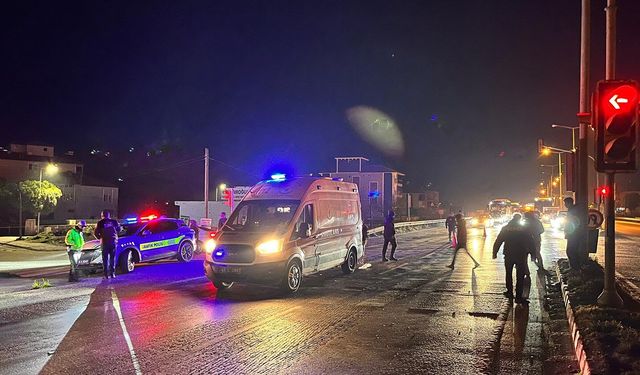 Yolun karşısına geçmek isteyen yaşlı kadına otomobil çarptı