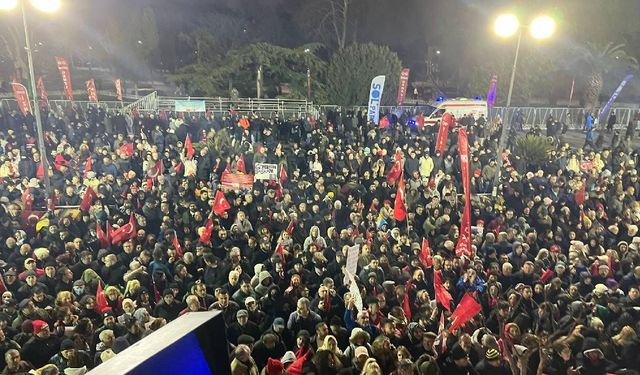 19 Mart'ın yıldönümünde binlerce kişi Saraçhane'de toplandı
