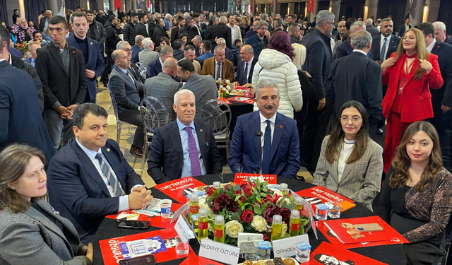 Miting gibi bayramlaşma: Bursa’da İmamoğlu’na özgürlük çağrısı yükseldi