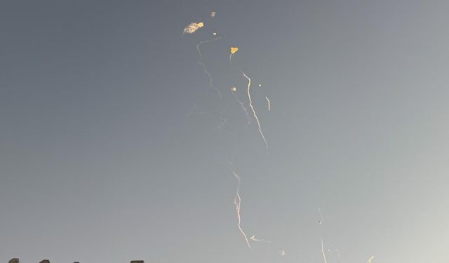 Katar Savunma Bakanlığı: İran'dan fırlatılan 13 balistik füze ve 4 İHA'ya müdahale edildi