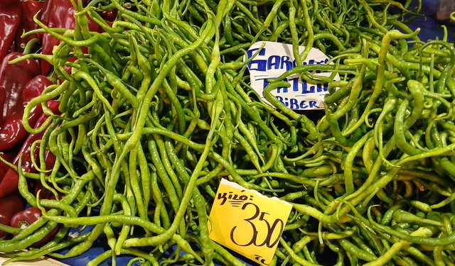 Bursa’da pazarda biber fiyatı cep yakıyor