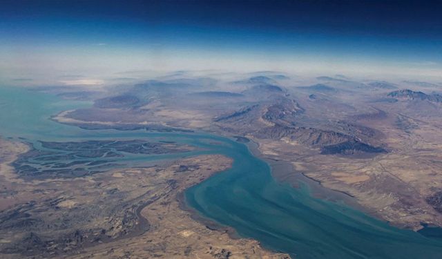 Hürmüz’ü zorlayan gemiler vuruldu