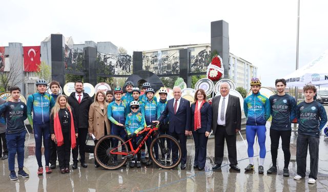 Nilüfer, 23 Nisan’ı Cumhuriyet Meydanı’nda kutladı