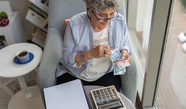 Milyonlarca emekliyi ilgilendiriyor! Seyyanen zam için tarih verdi