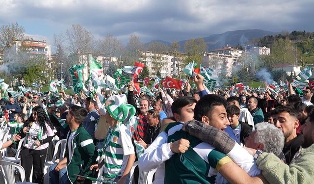 Bursaspor'un şampiyonluk coşkusu Büyükşehir'le yaşandı