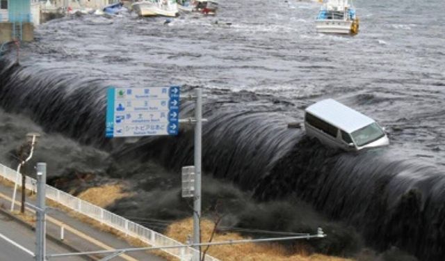 7.4'lük deprem! 3 metrelik tsunami uyarısı yapıldı