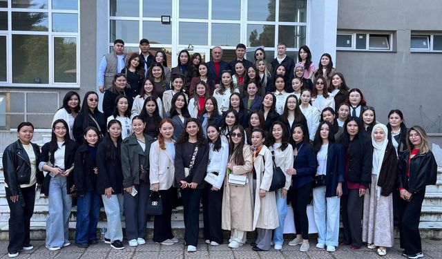 Kazak lisansüstü öğrencileri BUÜ’yü inceledi