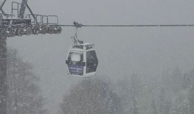 Bursa'da nisan sürprizi: Uludağ'da kar yağışı etkili oldu