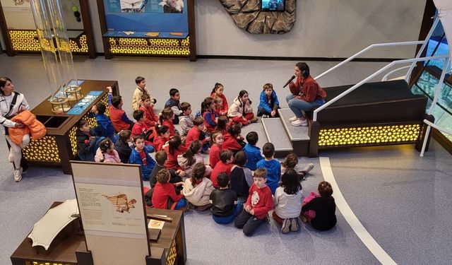 Bursa’da Öğrenciler GUHEM’de uzayın derinliklerine yolculuk yaptı