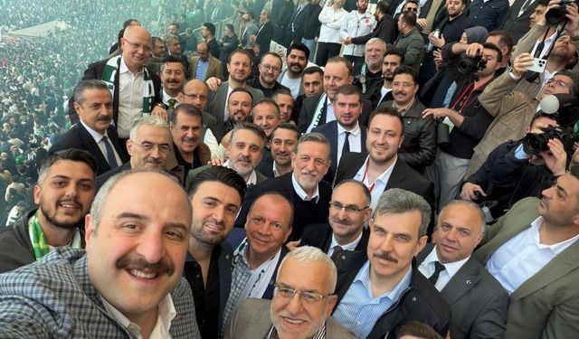 Mustafa Varank Varank, Bursa protokolüyle şampiyonluğu kutladı