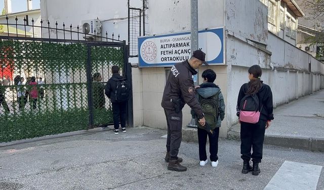 Bursa'da okullar daha güvenli...Her okula bekçi ve polis görevlendirildi