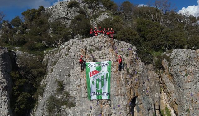 Bursaspor bayrağı zirvede dalgalandırdı