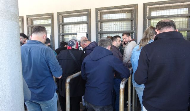 Bursaspor kombinelerine büyük ilgi, taraftar saatlerce kuyrukta bekledi