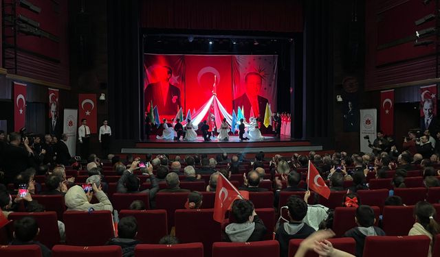 Bursa'da 23 Nisan coşkusu salona sığmadı