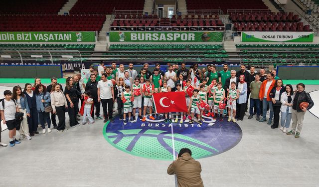 Bursaspor Basketbol Takımı'nı 1.20'lik minikler terletti