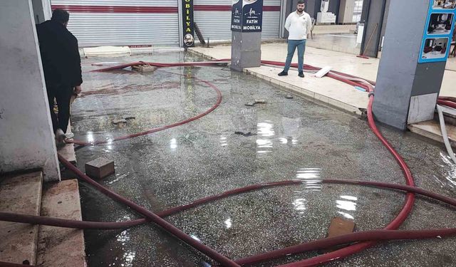 Adana'da iş hanını 27 yıldır su basıyor