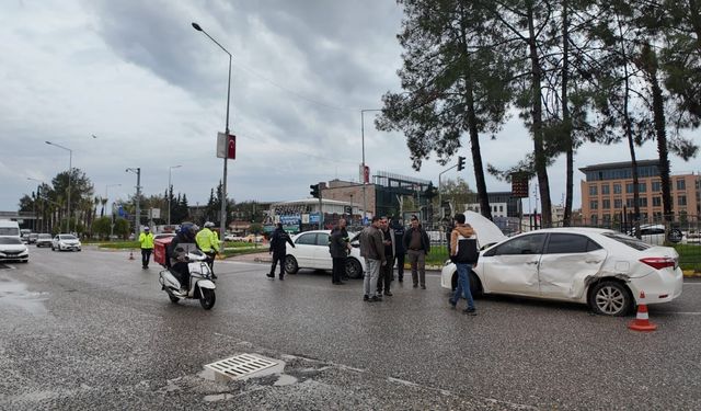 Dört araç bir birine girdi