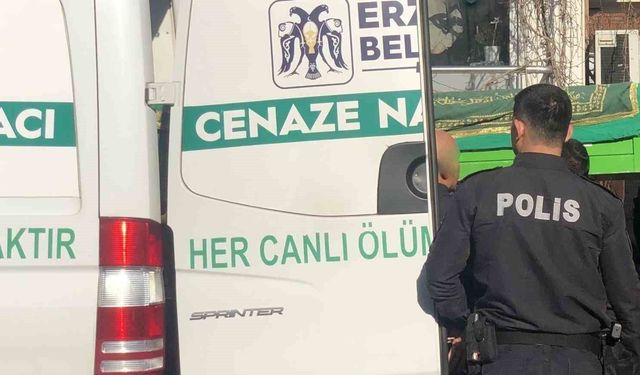 Aile faciasında hayatını kaybeden anne ve oğul Kemah'ta toprağa verilecek