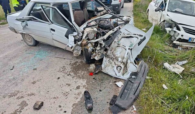 Aksaray'da 2 otomobil çarpıştı: 4 yaralı