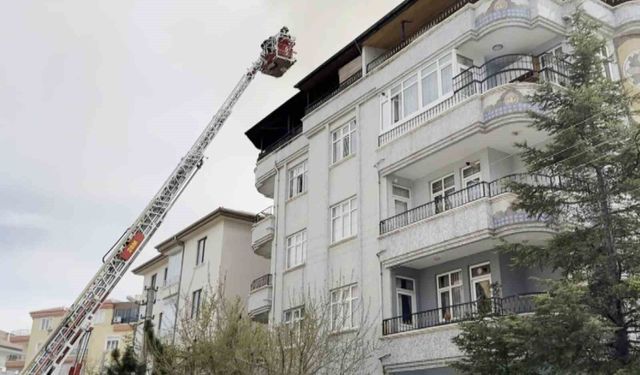 5 katlı apartmanda yangın paniği, bina tahliye edildi