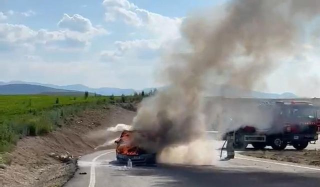 Ankara'da seyir halindeki araçta yangın çıktı