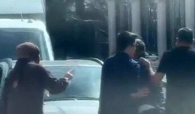 Ankara'da sürücüler arasındaki yol verme tartışması kamerada