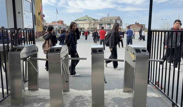 Arnavutköy'de lisede 'üst düzey güvenlik' uygulaması: Velilere anlık fotoğraflı bildirim