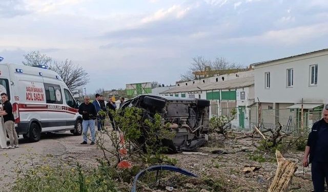 Bandırma'da takla atan otomobil sürücüsü yaralandı