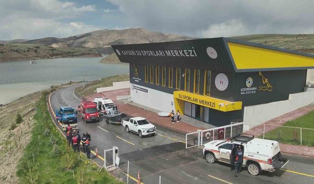 Barajda sörfleri alabora olan 2 kişi kurtarıldı