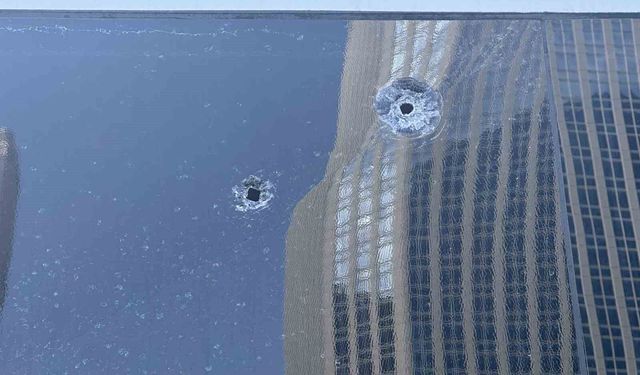 Beşiktaş'ta kurşun yağmurunda kalan servis araçları görüntülendi