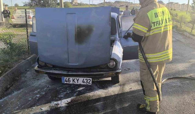 Besni'de otomobil alev aldı