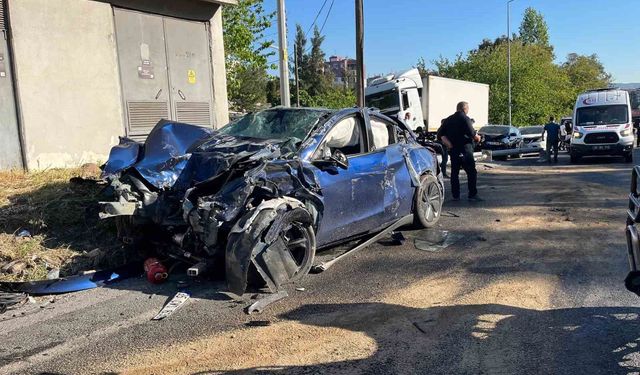 Bornova'da feci kaza: 1 ölü, 7 yaralı