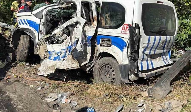 Bornova'da freni patlayan tır karşı şeride geçti: Ölü ve yaralılar var