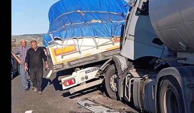 Bozüyük'te 2 tır çarpıştı, 1 yaralı