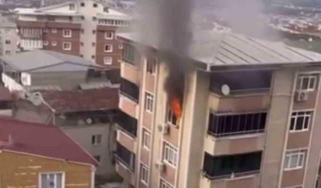 Bursa'da apartman dairesinde çıkan yangın, mahalleyi ayağa kaldırdı