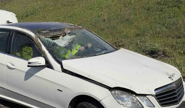 Çatalca'da otomobil takla attı: 2 kişi burnu bile kanamadan kurtuldu