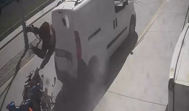 Datça'da park halindeki araca çarpan motosiklet sürücüsü yaralandı