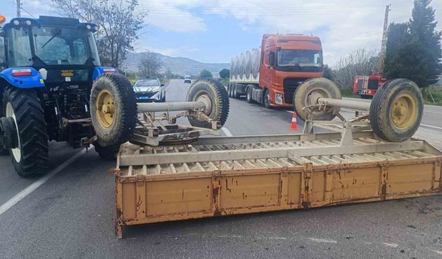 Denizli'de traktör ile hafif ticari araç çarpıştı