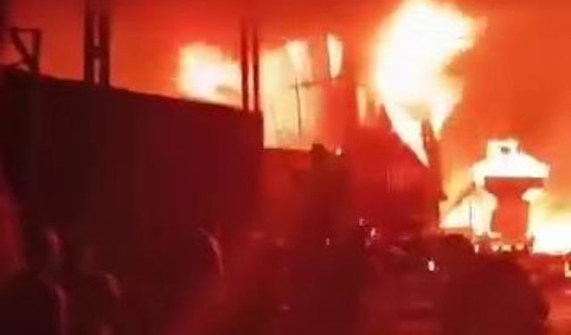 Diyarbakır'da geri dönüşüm tesisinde korkutan yangın