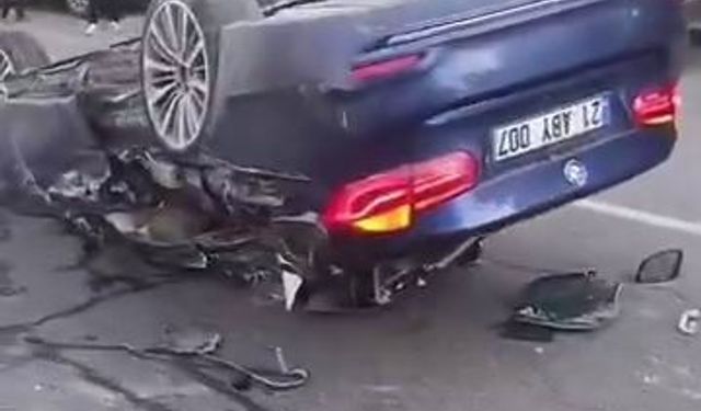 Diyarbakır'da zincirleme kaza: Bir araç takla attı, 2 kişi yaralandı