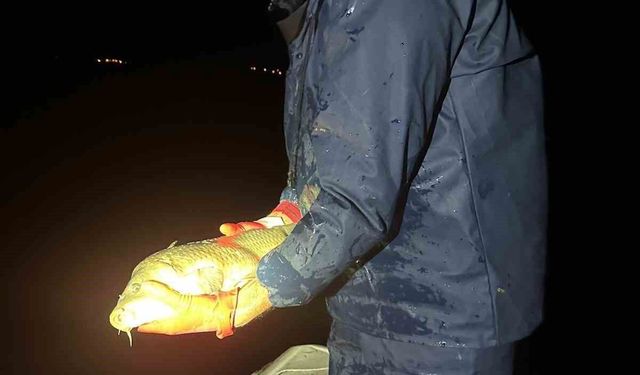 Eğirdir Gölü'nde bin 200 metre kaçak ağ ele geçirildi