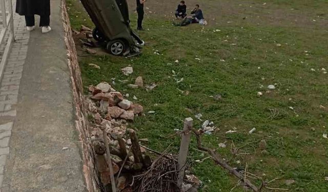 Elazığ'da otomobil şarampole uçtu: 1 yaralı