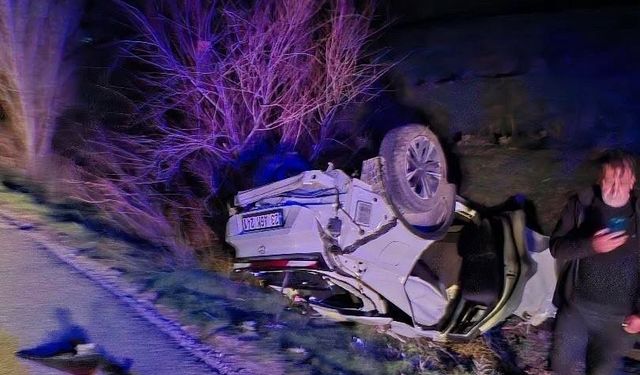 Elazığ'da otomobil takla attı: 2 yaralı